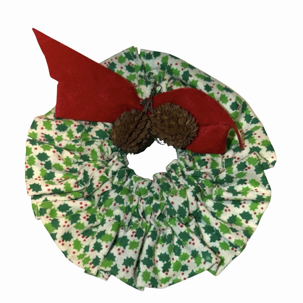 Vintage Handmade Fabric Christmas Wreath Holly Leaves Casuarina Cones Rustic‎
